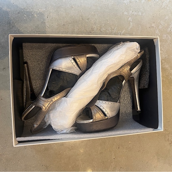 Yves Saint Laurent metallic slingback open toe platform heels. Size 36.5 - Picture 9 of 12